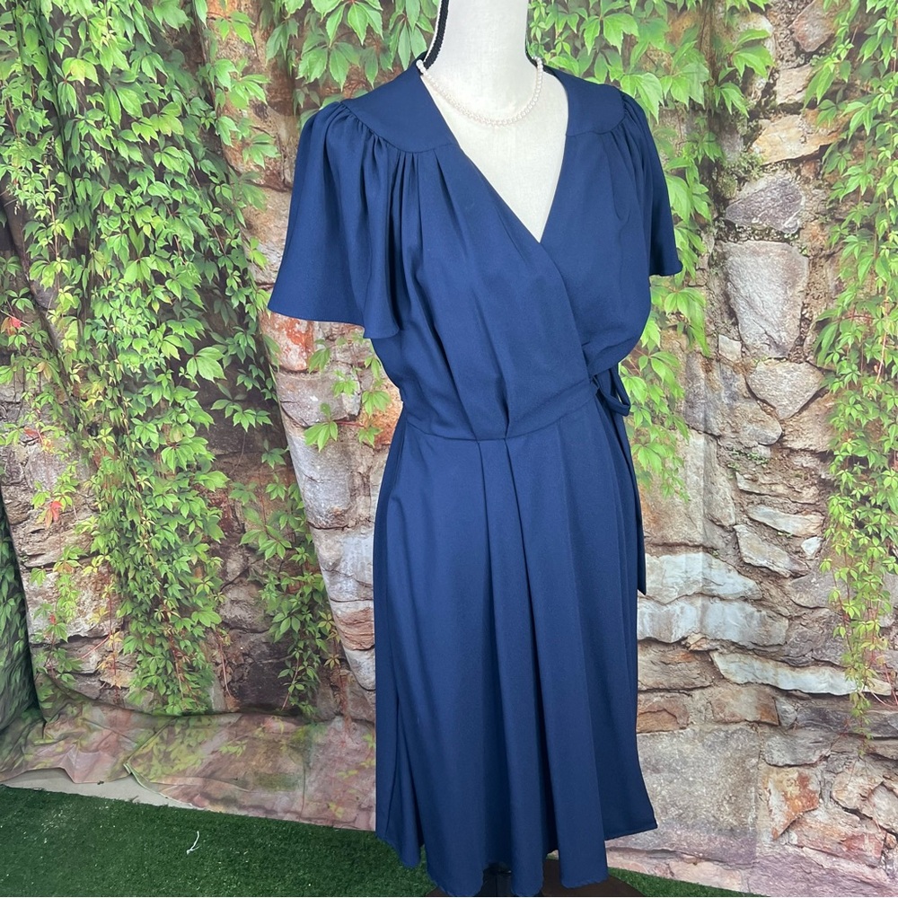 GAL MEETS GLAM Classic Flattering Navy Wrap Dress, 6 - Picture 10 of 12